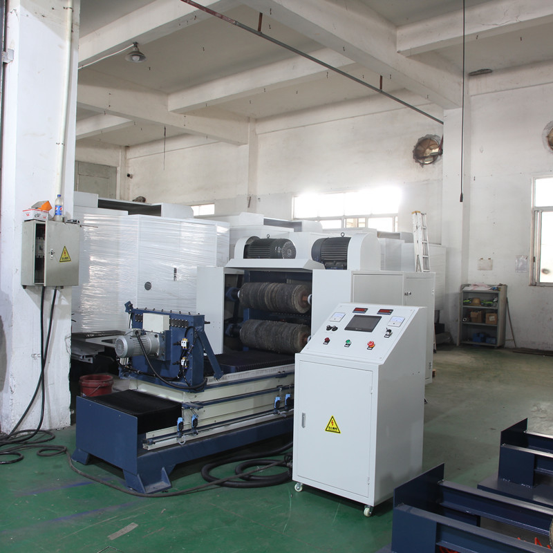 Machine automatique de polissage de tubes 32 mm 12,2 kW 2000 mm pour une productivité élevée