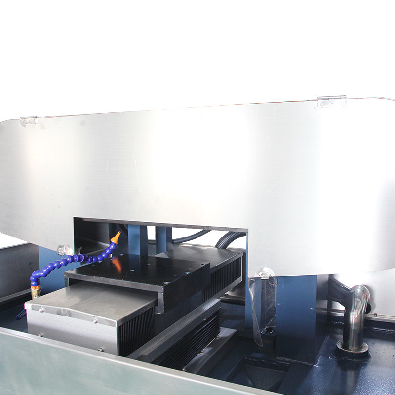 Machine à dessiner de fil de meulage à l'eau douce CNC à 2 axes personnalisée pour le polissage en acier inoxydable