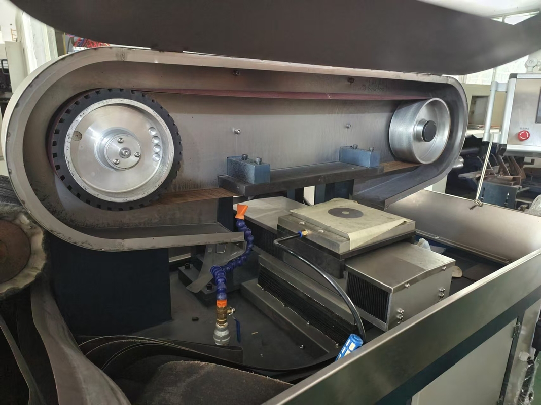 Machine de dessin de fil de meulage à l'eau douce CNC à 2 axes personnalisée pour le polissage en acier inoxydable