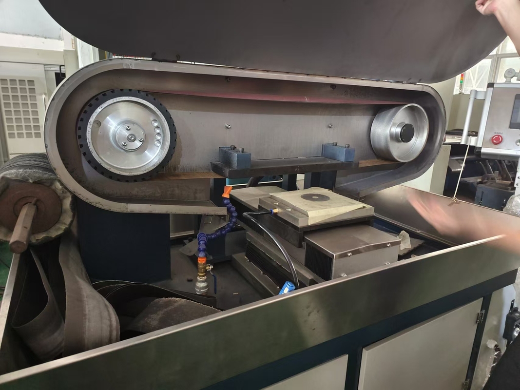 Machine à dessiner de fil de meulage à l'eau douce CNC à 2 axes personnalisée pour le polissage en acier inoxydable