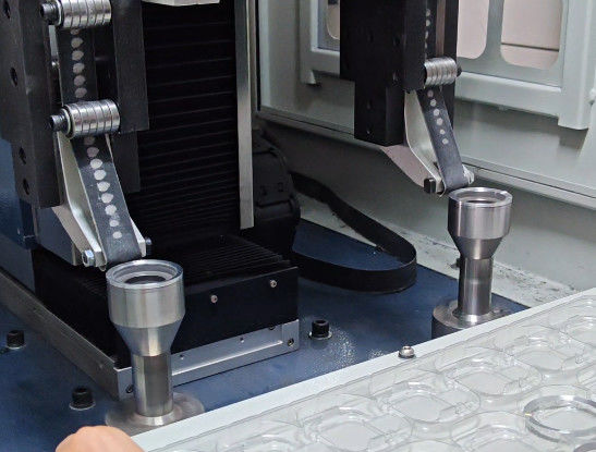 Machine à brossage CNC à haute efficacité à 2 stations spécialisée dans le traitement planar et latéral des couvercles ronds de forme régulière